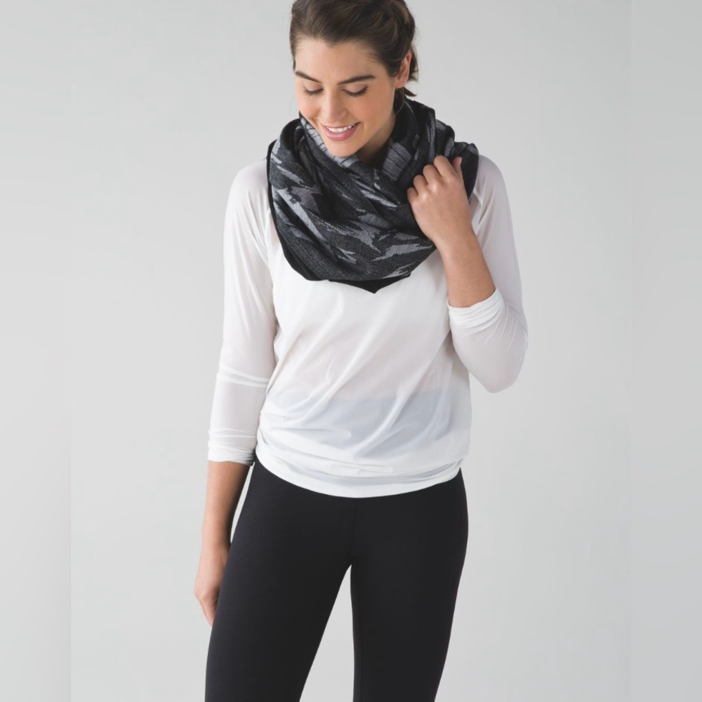 Lululemon Lotus Scarf